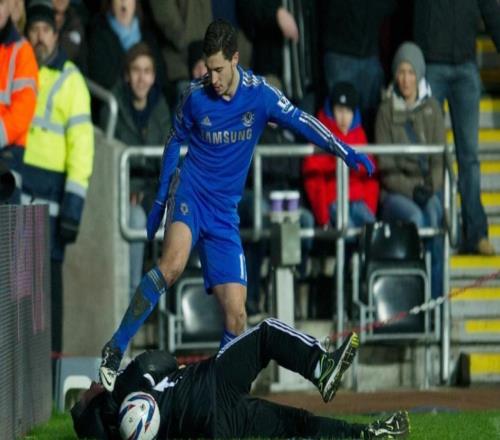 太陽報：內(nèi)托推球童沒拿黃牌，歐足聯(lián)可能介入并進(jìn)行追加處罰