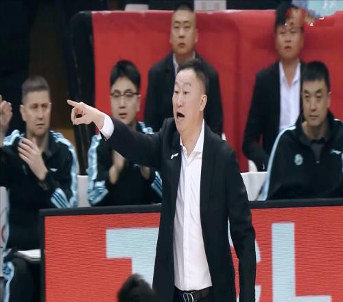 30分慘??！2大新援難挽3連敗，CBA關(guān)鍵1戰(zhàn)：青島摧枯拉朽升第5！