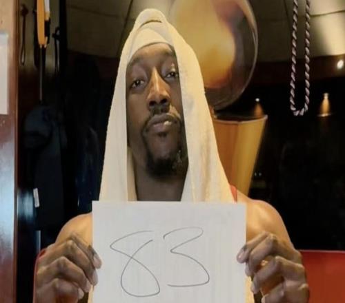 記者：出于對科比的尊重，阿德巴約應該被換下場，而不是砍下83分