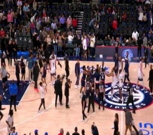 有點(diǎn)暖心！快船賽后爆發(fā)沖突，竟然因?yàn)檫@個(gè)....