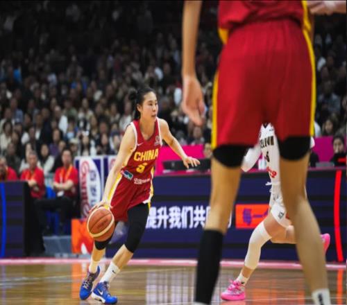 輸15分！女籃功勛0分5失誤卻被原諒，球迷：這隊(duì)友歐文來(lái)了都沒(méi)用