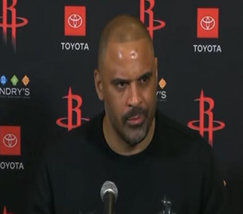 烏度卡：三分命中率太低導(dǎo)致士氣低落，防守不錯(cuò)但失誤有點(diǎn)多