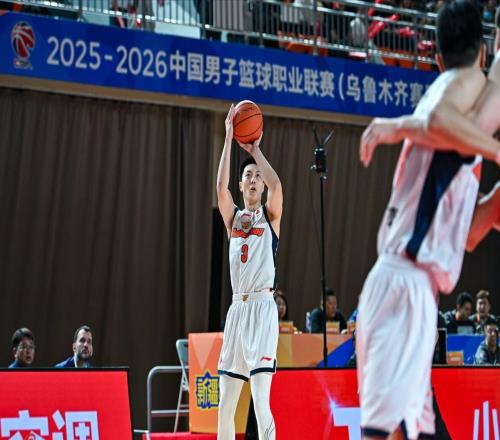 三连败！杜锋忍不了，胡明轩11中3，徐杰0分，朱芳雨没找来救兵