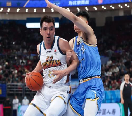 拿600萬，打魚腩正負(fù)值0+被楊文學(xué)單吃2次，球迷：原地退役吧