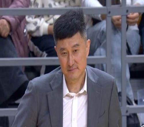 十一冠王為何遭新疆隊逆轉(zhuǎn)杜鋒暗批4人，道出輸球原因，該醒了