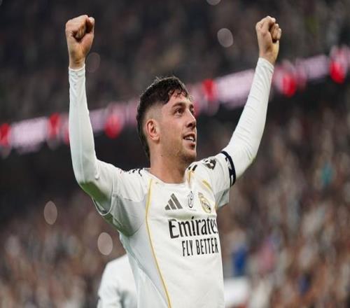 皇馬苦尋多年的右路“新貝爾”已在陣中巴爾韋德半場戴帽打爆曼城