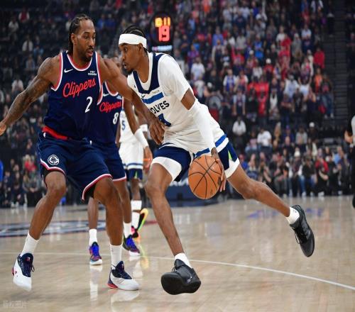 無(wú)敵戰(zhàn)神！小卡狂轟45+5+5創(chuàng)紀(jì)錄！加蘭給力，愛(ài)德華茲空砍36+2+5