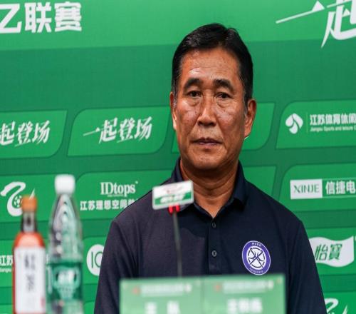 中甲：最年長(zhǎng)最年輕主帥過(guò)招！廣州豹江東狼爭(zhēng)勝，單外負(fù)分隊(duì)首秀