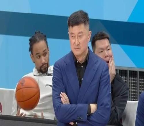 該醒醒了！廣東杜鋒一戰(zhàn)引眾怒，3大失誤太致命，用人一塌糊涂