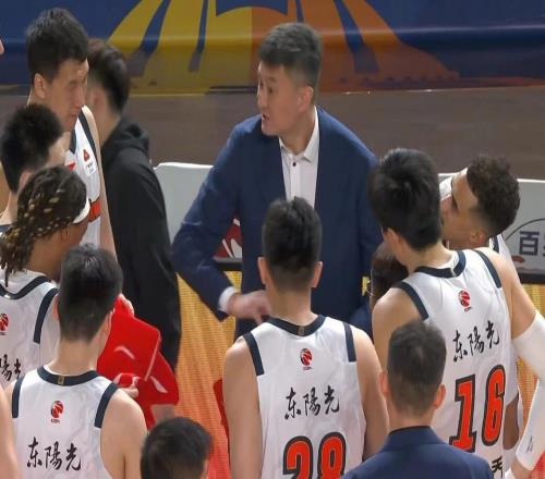 廣東男籃慘遭18分逆轉，北京33分大勝遼寧復仇深圳上海力克北控