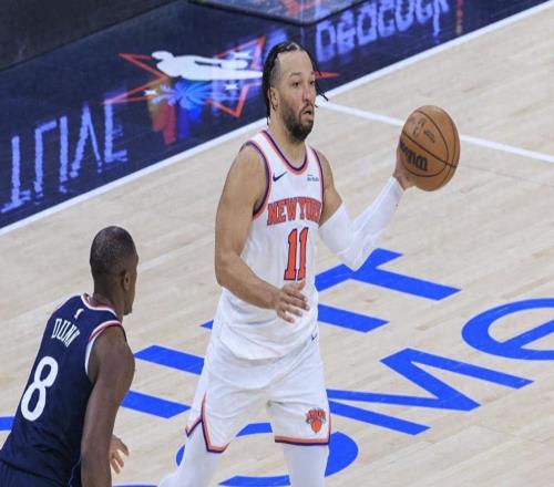 生死止頹尼克斯客場戰(zhàn)爵士唐斯35分余熱未消弱旅再斬季后賽勁旅