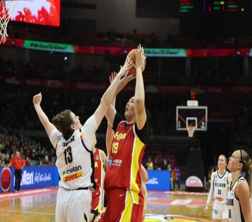 18分鐘轟20+11，張子宇成唯一亮點！女籃不敵歐洲冠軍3大差距明顯