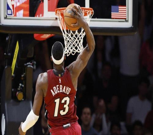 本斯蒂勒巧妙地回應(yīng)了阿德巴約的83分表現(xiàn)，并向卡姆佩恩致敬