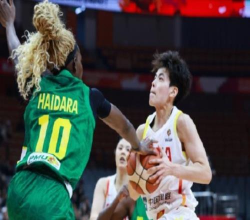 首秀砍大號兩雙！李月汝已是世界級中鋒，中國女籃開門紅