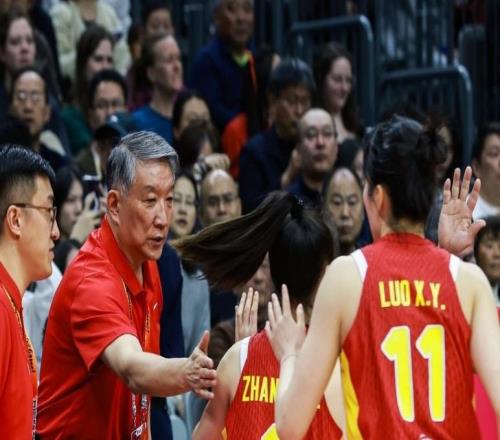 中國女籃最多落后24分：被轟170半場落后14分張子宇12+6支撐