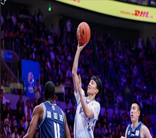 廣東男籃8082輸新疆，看看媒體怎么說，徐杰和胡明軒成罪魁禍?zhǔn)? />
<div   id=