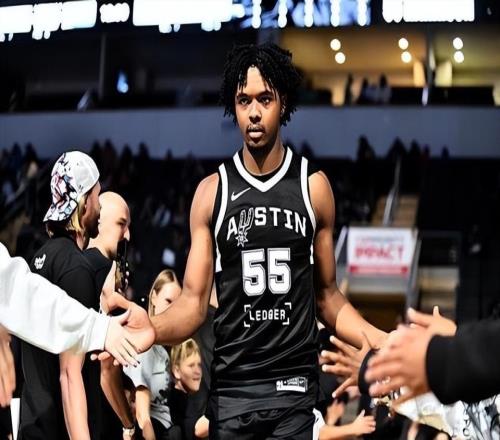 面對火箭二隊打出全能型表現(xiàn)，馬刺鋒線新星也是很有特點的球員