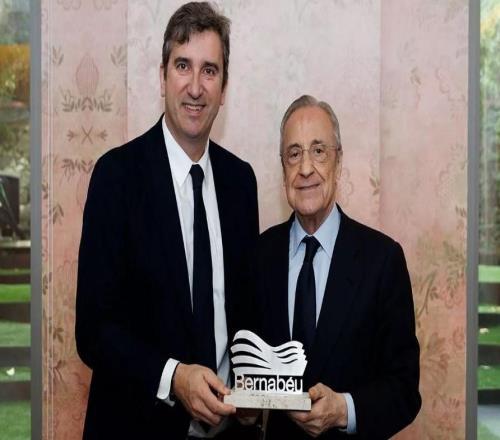 大戰(zhàn)在即，皇馬與曼城高管進行賽前會面并向?qū)Ψ劫浰图o念品