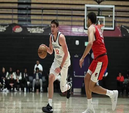 虽然拿下了高分，但是快船二队中锋在防守端也是被杨瀚森打爆了