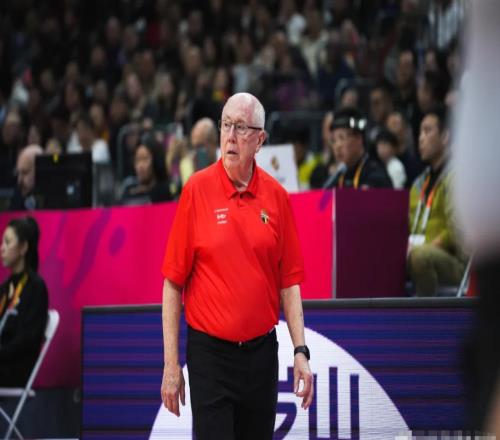 不是韓旭，不是李月汝！比利時(shí)主帥贊中國隊(duì)1人：籃下功夫很出色