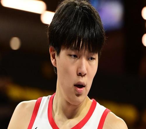 19中8轟16+13！楊瀚森背靠背判若兩人遭2.06米中鋒完爆1劣勢(shì)盡顯