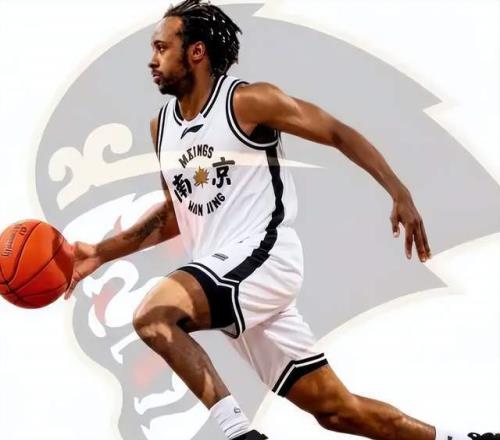 為新外援騰出位置！南京同曦裁掉2米08藍(lán)領(lǐng)內(nèi)線，王世龍不留情面