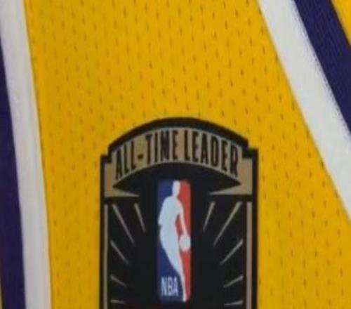 迎來(lái)復(fù)出，詹姆斯今日球衣補(bǔ)丁上刺有“歷史第一進(jìn)球數(shù)保持者”