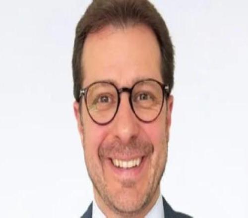 世體介紹豐特團(tuán)隊(duì)：共13人，其中有5位巴薩前董事的子女