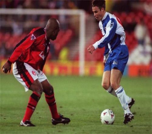 怒揍巴蒂，報復(fù)福勒，還跟小貝鬧出羅生門，悍將看似暴躁實則老實