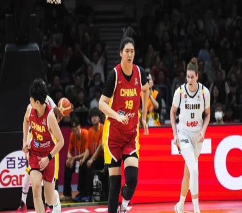 外媒爭(zhēng)相報(bào)道張子宇！身高2.2米封王內(nèi)線大殺器梅斯曼贊統(tǒng)治力