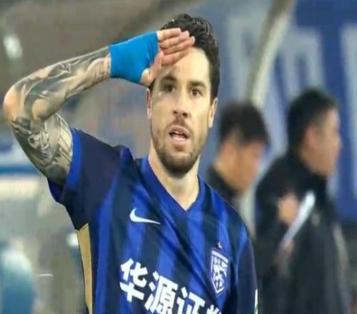 武漢三鎮(zhèn)6分鐘兩球！阿利米李昂遭戲耍，媒體人：這球踢成奶奶樣