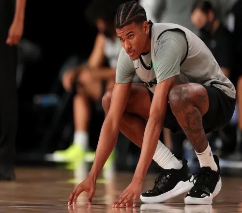 4戰(zhàn)狂轟110分！被火箭拋棄的榜眼，終于支棱起來(lái)了