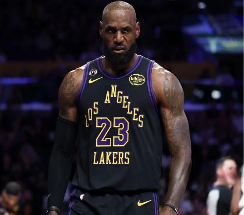 東契奇狂砍51+10+9！湖人142130公牛，老詹復(fù)出18+7！