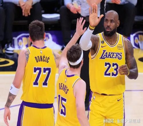 湖人142130公牛！東契奇很滿意，艾頓終于醒悟，詹姆斯把話挑明