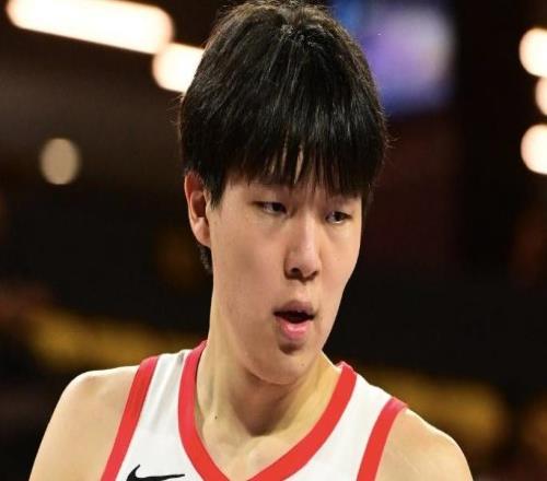 沒機(jī)會就自己搶！背靠背兩場狂轟47分21板！楊瀚森漸入佳境