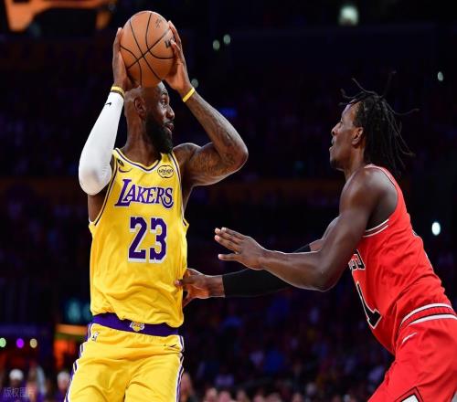 我不是毒瘤！詹姆斯復(fù)出贏球！東契奇狂砍51+10+9，艾頓打爆公牛