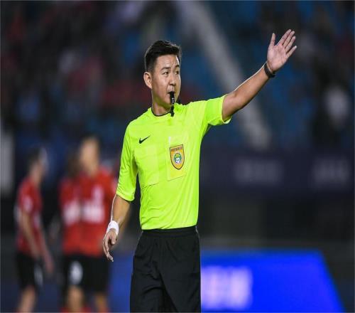 3天2場(chǎng)！賀凱先執(zhí)法足協(xié)杯，再赴上海，主哨中超海港對(duì)青島西海岸
