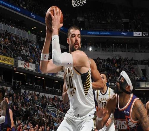 首秀表現(xiàn)中規(guī)中矩，快船舊將接下來在步行者能否起到更大的作用呢