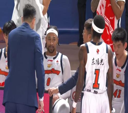 4輪不勝后！廣東隊(duì)做出重大決定，放棄張皓嘉，杜鋒面臨下課！