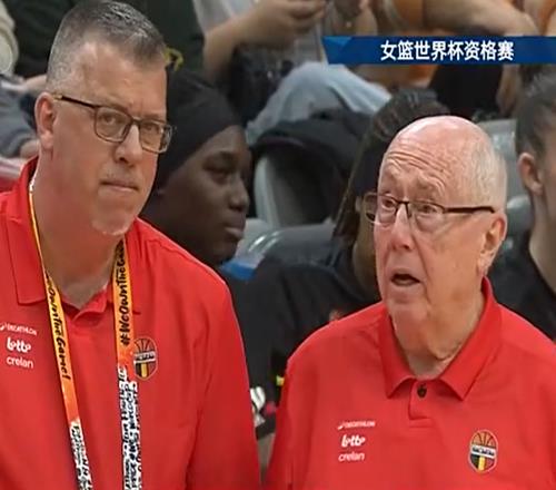 比利時(shí)主教練錫伯杜，點(diǎn)贊中國(guó)女籃1人：籃下功夫十分厲害