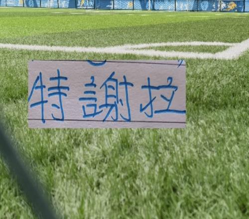 申花現(xiàn)在能發(fā)牌就特謝拉客戰(zhàn)浙江球隊(duì)現(xiàn)役效力最長外援能進(jìn)球嗎