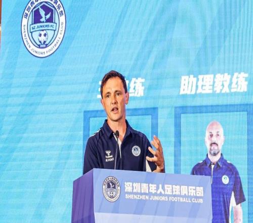 引進一套中超班底，深圳青年人想沖超了