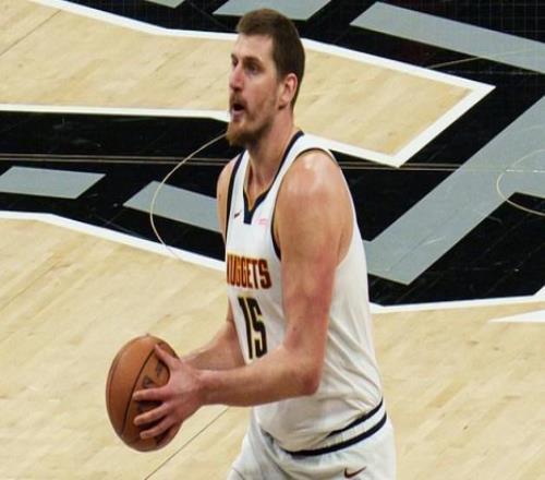 全面發(fā)揮，約基奇砍31分20板12助3斷2帽&賽季第三次30+20+10