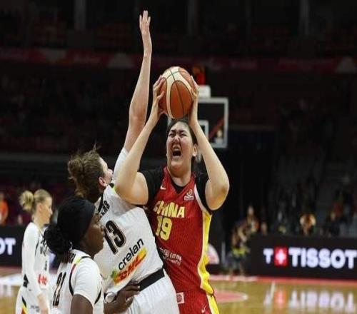 讓人心疼！女籃輸比利時15分，張子宇成唯一亮點(diǎn)，鄭薇與全隊(duì)擁抱