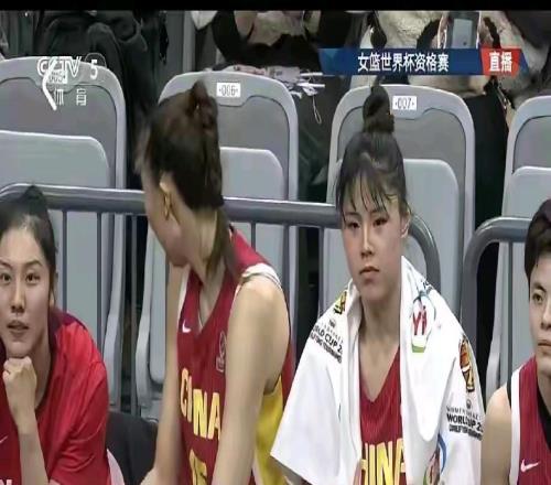 光高度有何用全場11中2，6分5板+上籃不中，球迷：用劉禹彤換她