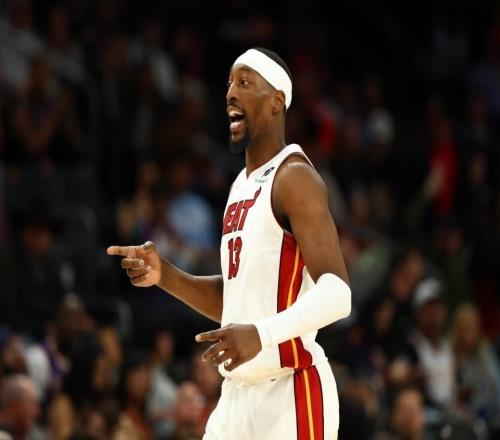 楊毅阿德巴約狂刷83分讓人惡心這樣的比賽這樣的鬧劇會(huì)遺臭萬年