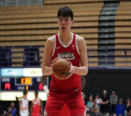 楊瀚森背靠背出戰(zhàn)，砍16分13板！在NBA進(jìn)步明顯，無愧中國約基奇