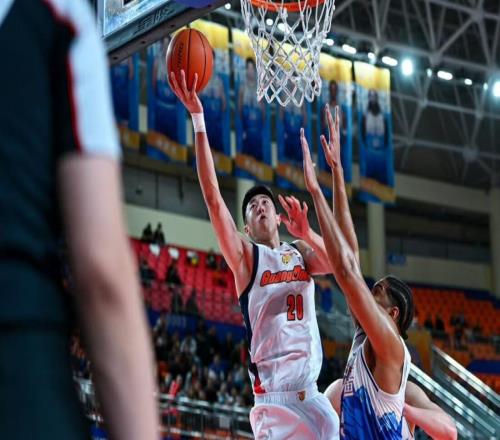 廣東隊(duì)3連敗一天后，粵媒怒批25歲鋒線，杜鋒誤判CBA爭冠格局