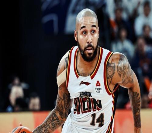 新疆6人上雙仍爆冷遭吉林雙殺摩爾34+5+4三分阿不都13分