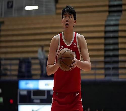 進(jìn)攻端被對(duì)手中鋒針對(duì)又如何，楊瀚森在進(jìn)攻端打爆了快船二隊(duì)